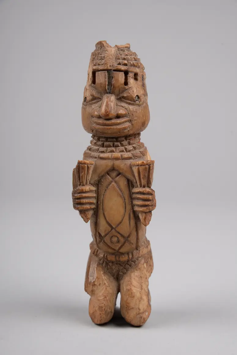Kniende weibliche Figur