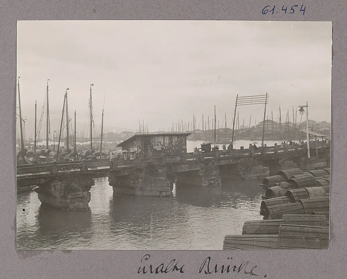 Fuzhou. Uralte Brücke