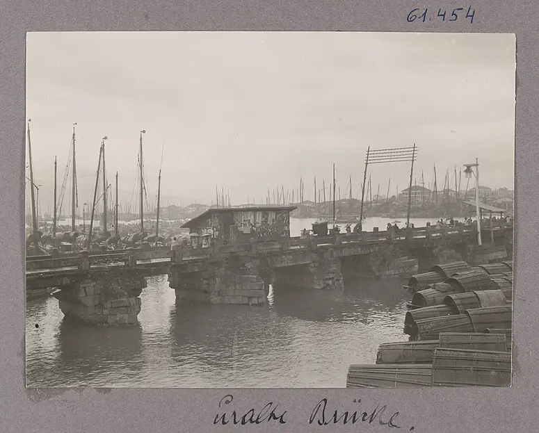 Fuzhou. Uralte Brücke