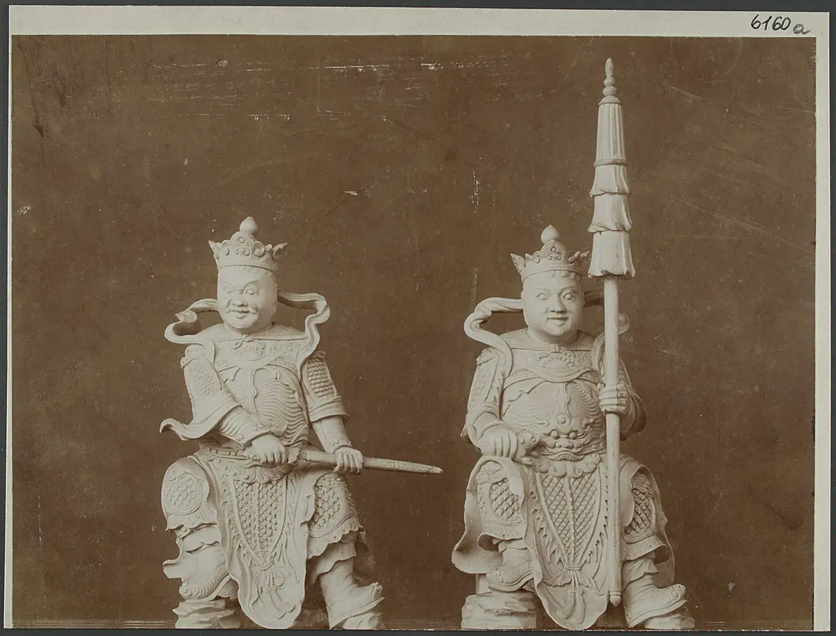 Zwei der vier chinesischen Himmelsgötter Seiryu, Suzaku, Byakko und Genbu