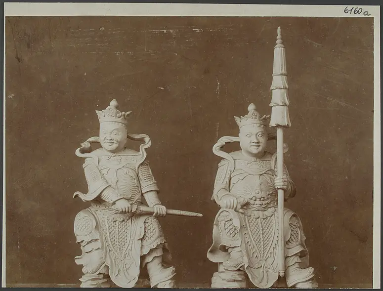 Zwei der vier chinesischen Himmelsgötter Seiryu, Suzaku, Byakko und Genbu