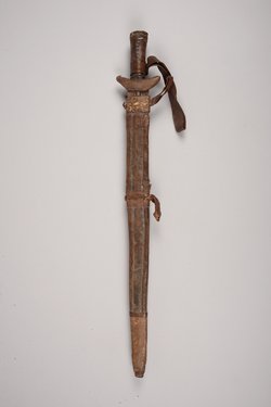Schwert mit Scheide