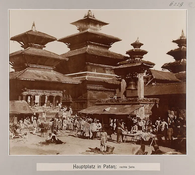 Hauptplatz in Patan; rechte Seite