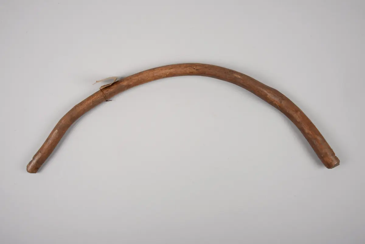 Instrument: Bogen (Saite fehlt)