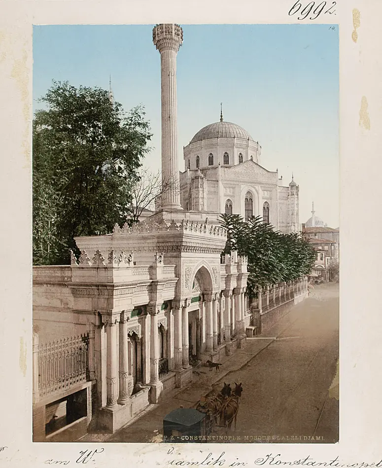Palais am Wege zum Selamlik in Konstantinopel; Moschee Laleli Djami