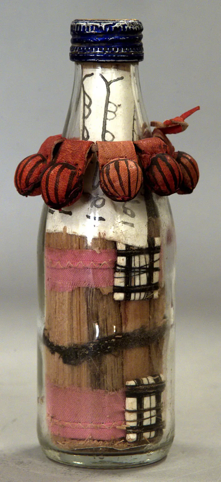 Zauberbündel in Glasflasche