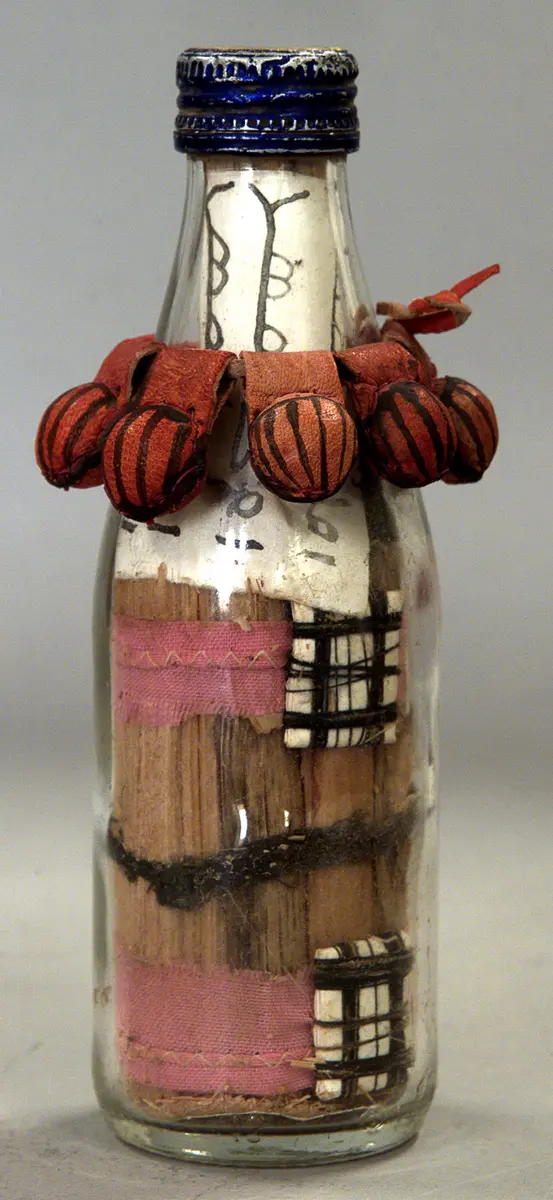 Zauberbündel in Glasflasche