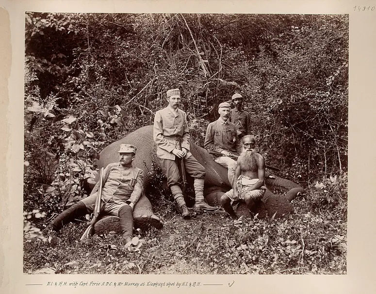 Sr k.u.k. Hoheit mit Mr. Pirie u. Mr. Murray beim erlegten Elephanten