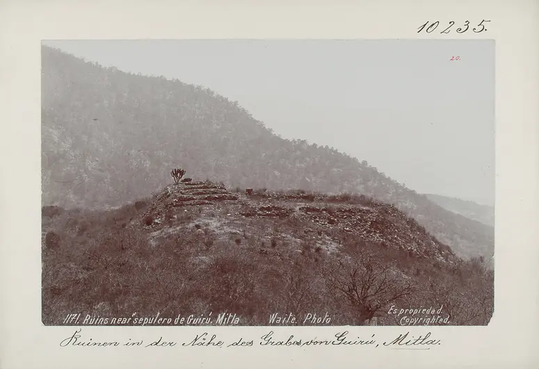 Ruinen in der Nähe des Grabes von Guirú; Mitla