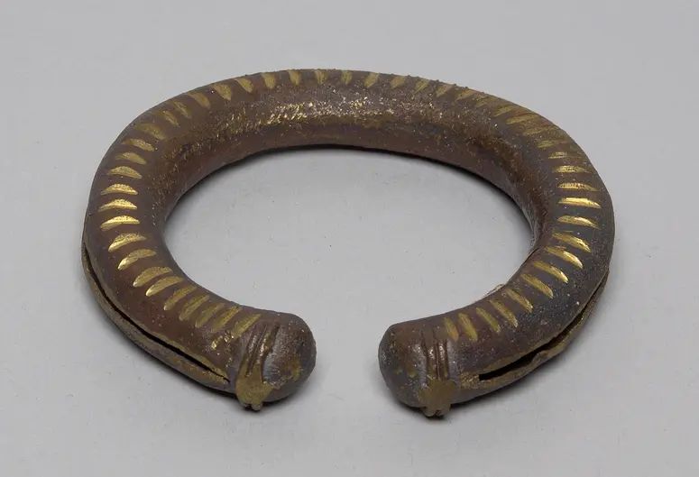 Beinschmuck