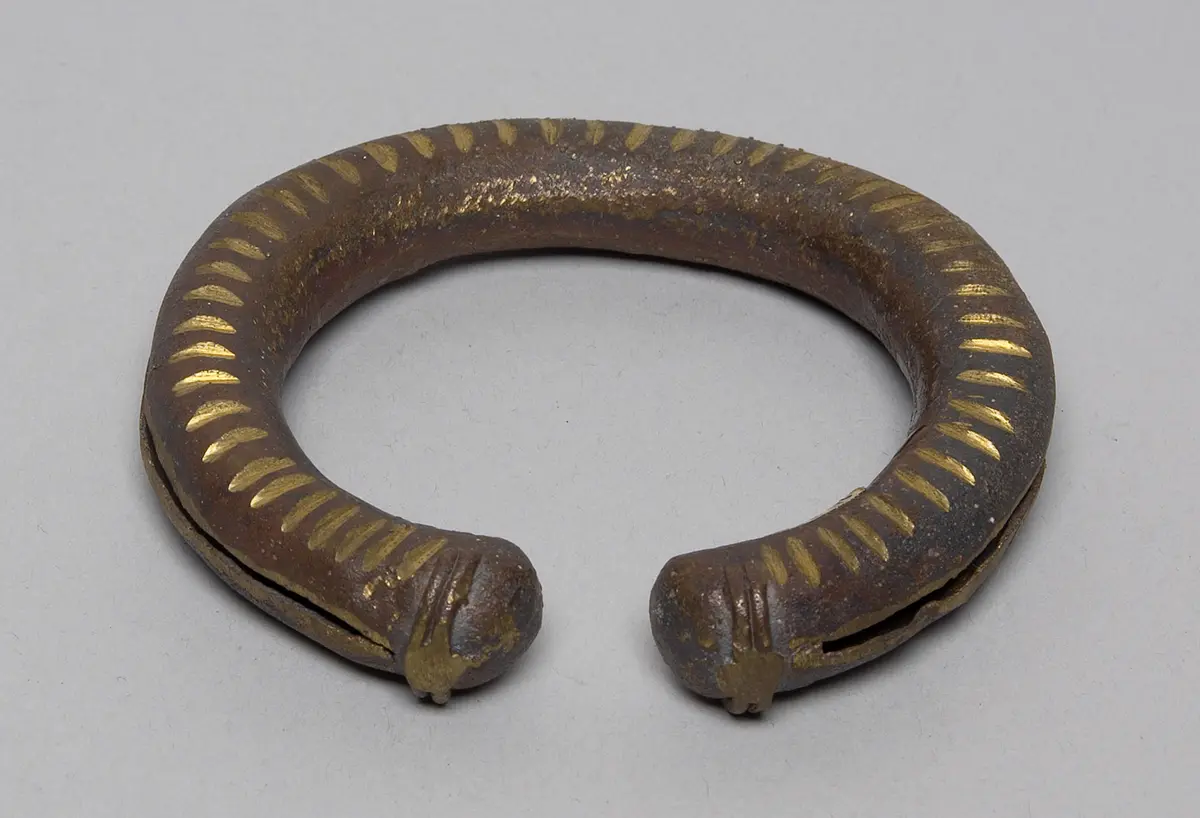 Beinschmuck