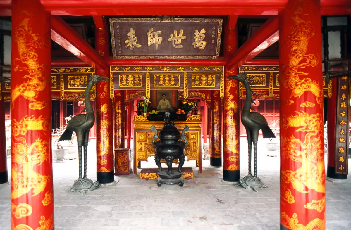 Altar im Van Mieu Tempel