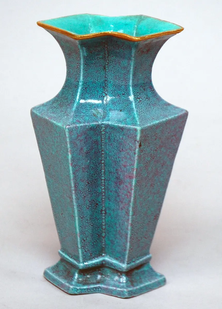 Vase in doppelter Rhombenform
