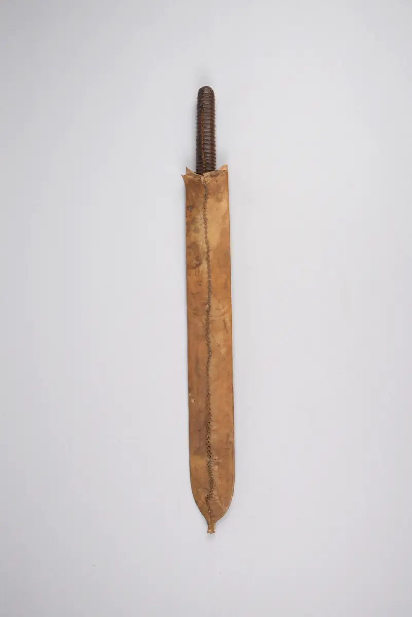 Schwertmesser mit Scheide