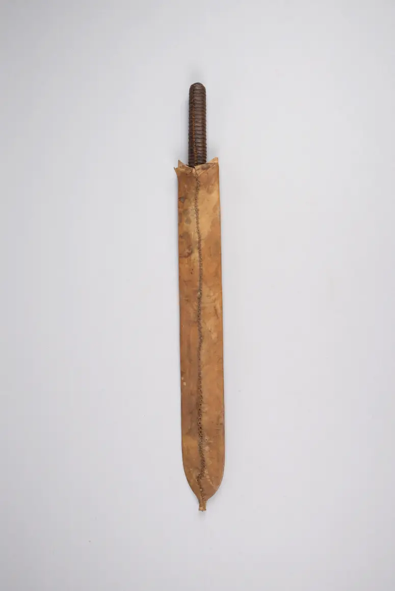 Schwertmesser mit Scheide