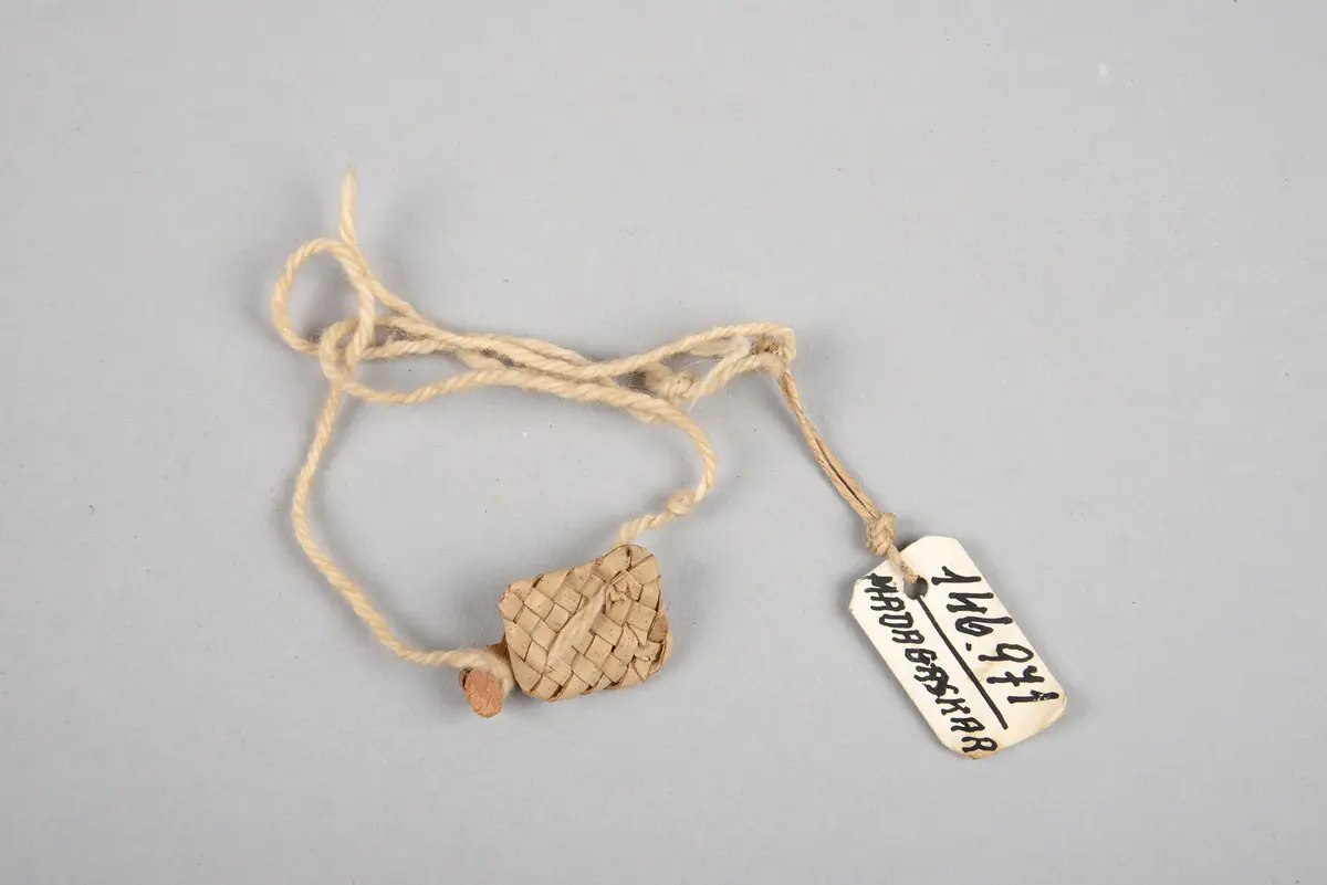Flechtwerk gegen Halsschmerzen (Amulett) 