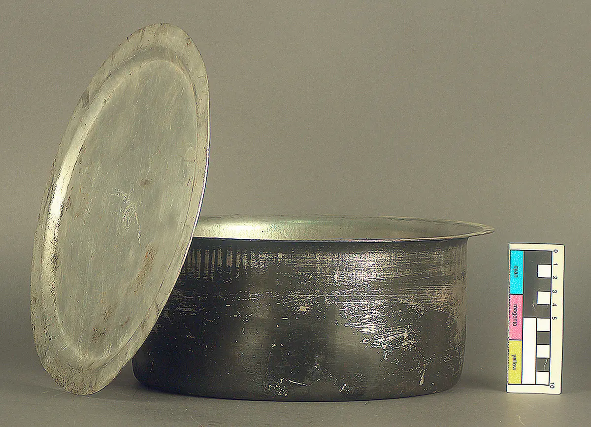 Aluminiumtopf mit Deckel