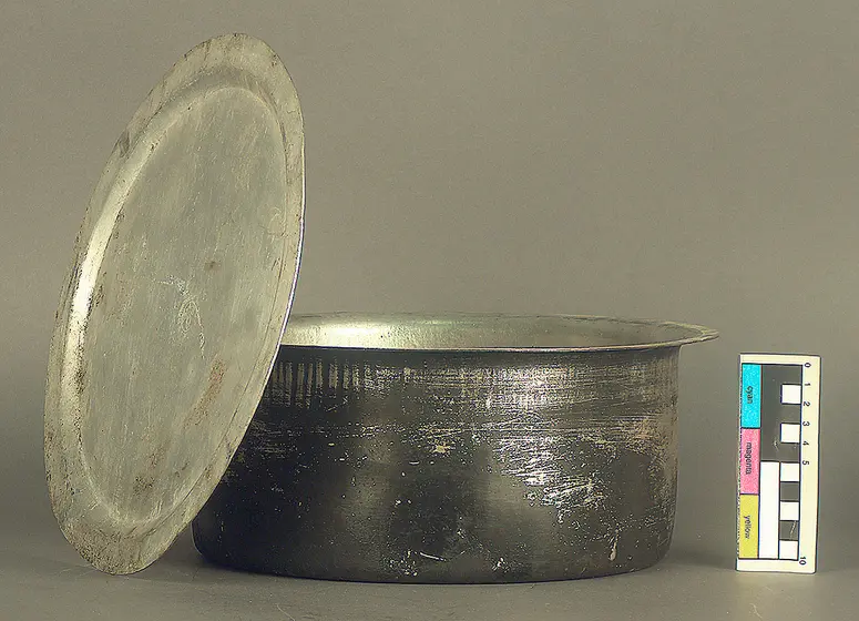 Aluminiumtopf mit Deckel