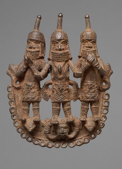 Anhänger mit Königreicher Triade