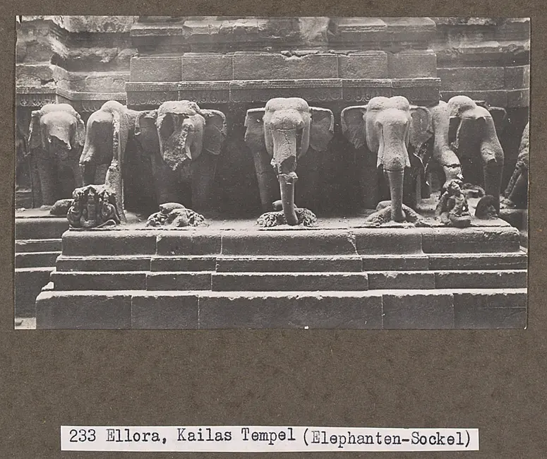 233 Ellora, Kailasa Tempel (Elephanten-Sockel)