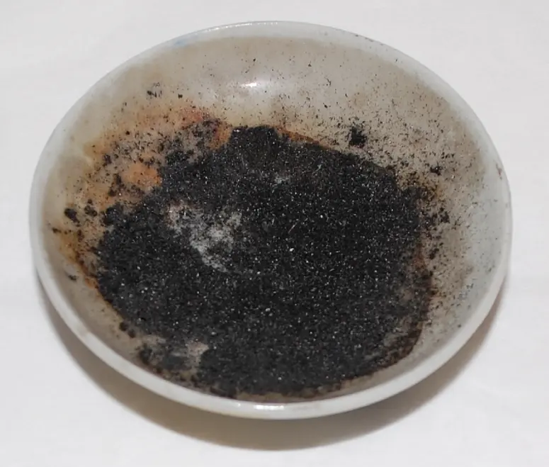 Schälchen mit Schminke
