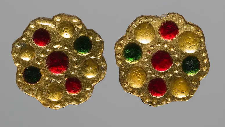Stirnschmuck