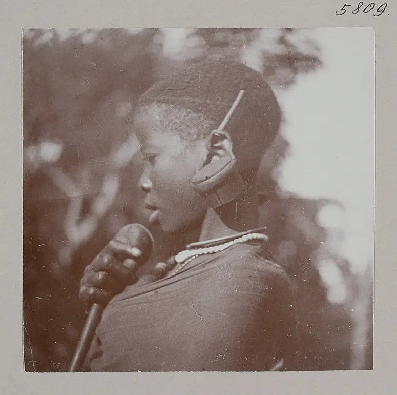 Knabe von Aruscha tschini (Bantu)