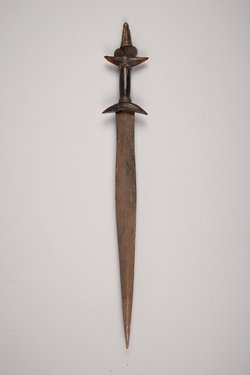 Schwert mit Scheide