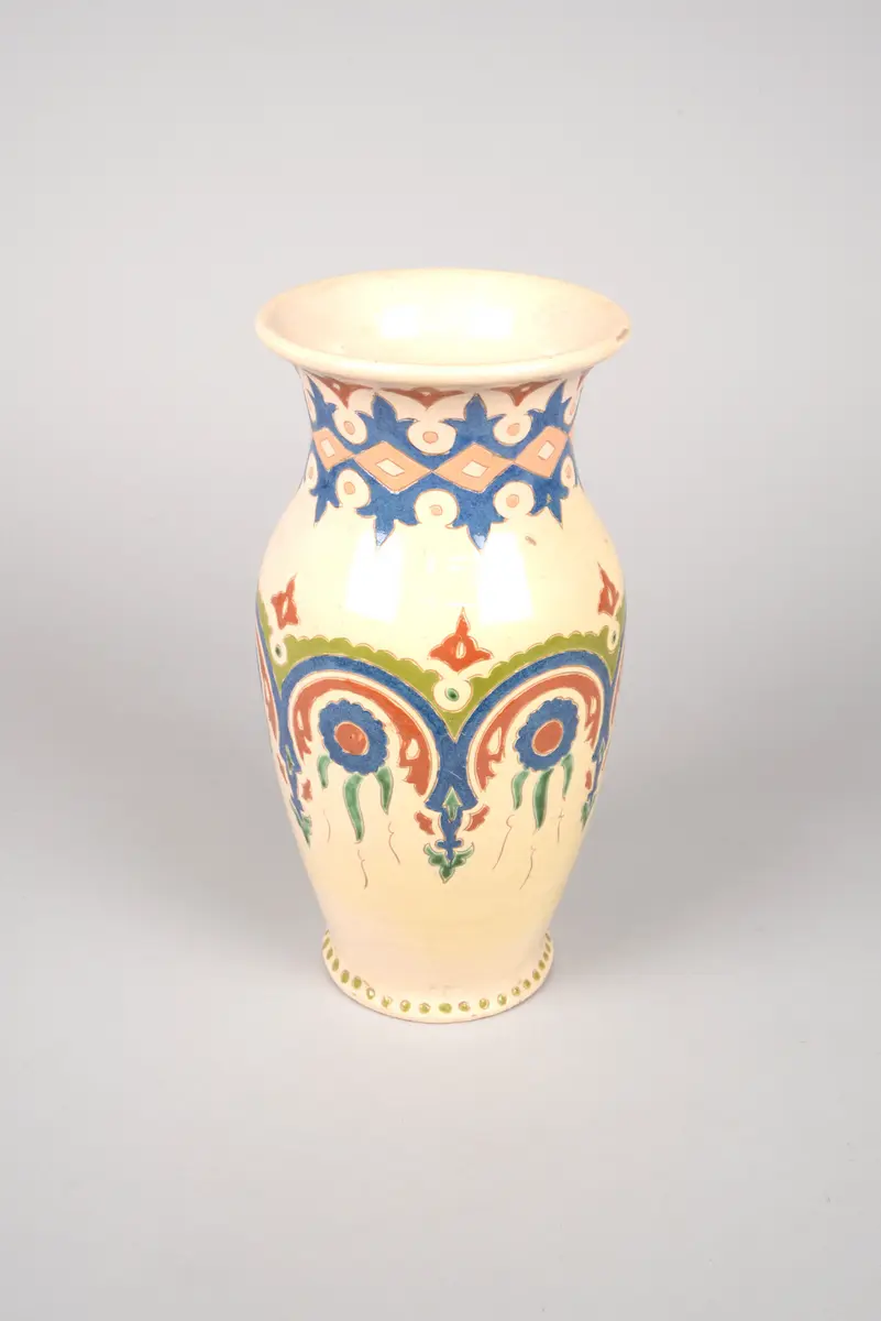 Vase mit geometrischem Dekor