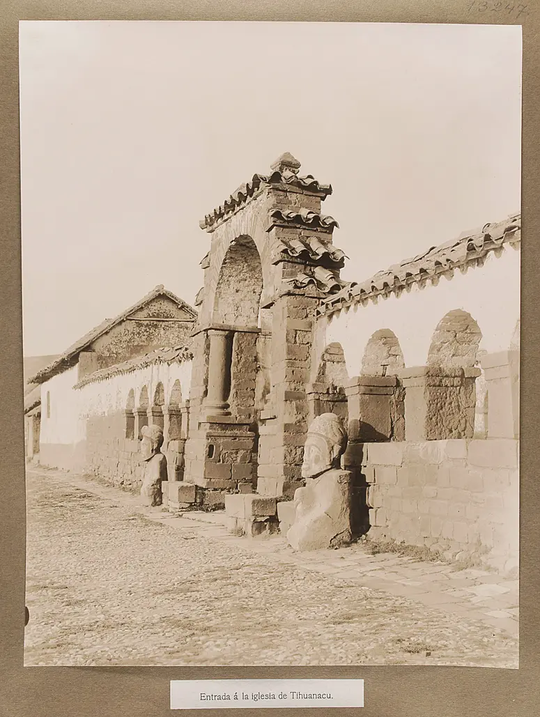 Eingang in die Kirche von Tiahuanaco