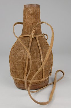 Flasche mit Trageriemen