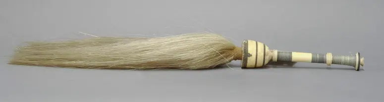 Fliegenwedel mit Elfenbeingriff