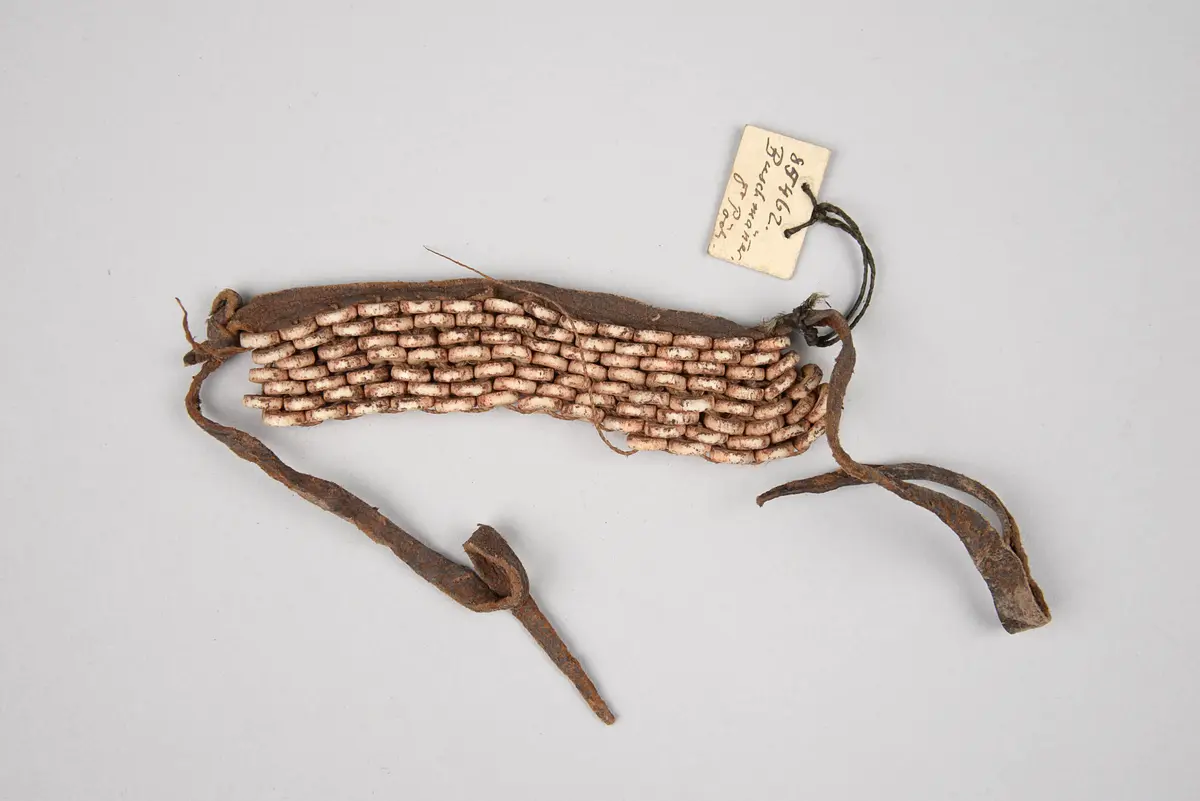 Stirnschmuck