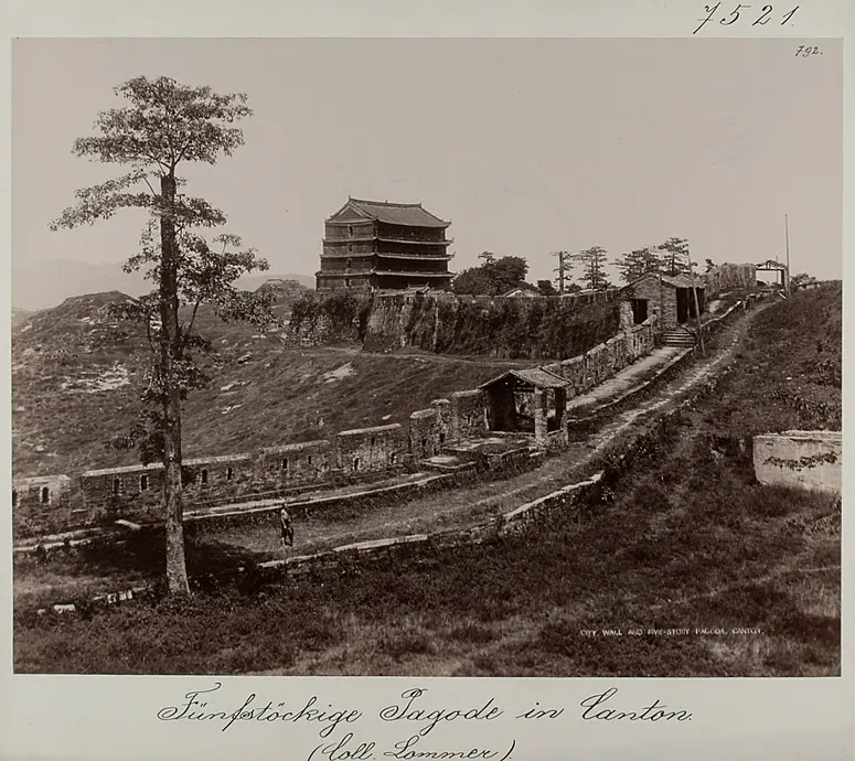 Kanton: Fünfstöckige Pagode und Stadtmauer