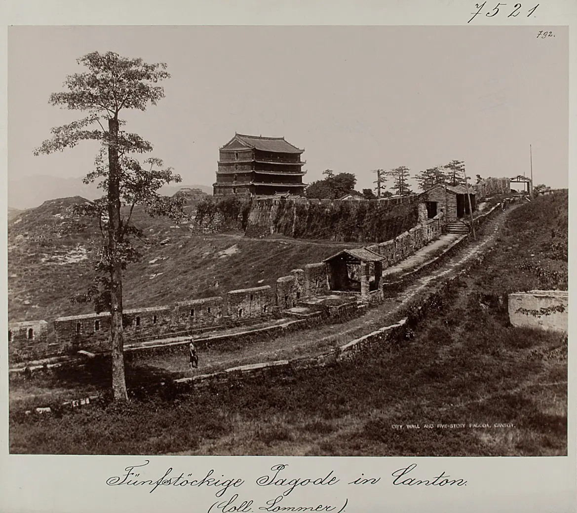 Kanton: Fünfstöckige Pagode und Stadtmauer