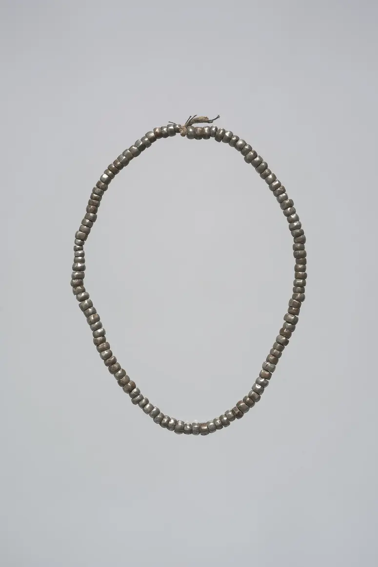 Bein(?)schmuck