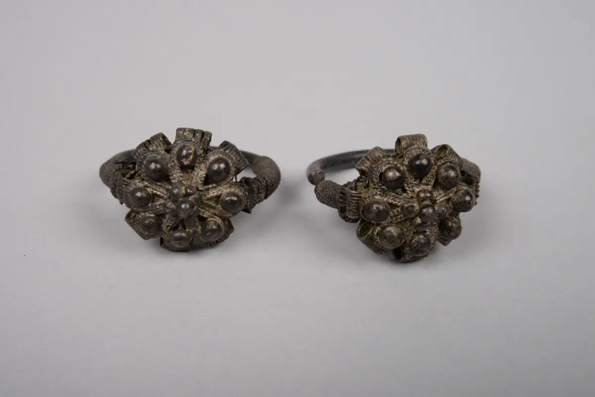 Paar Ohrschmuck für Frauen (Teil eines Schmucksets 21.764 bis 21.769)