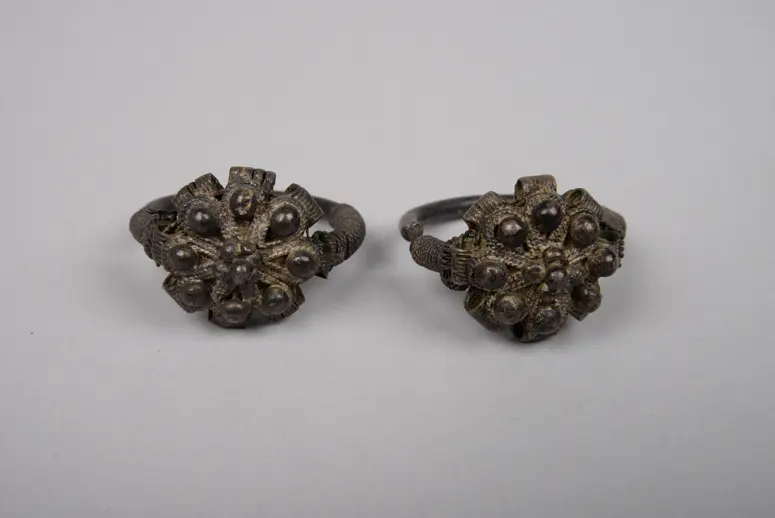 Paar Ohrschmuck für Frauen (Teil eines Schmucksets 21.764 bis 21.769)