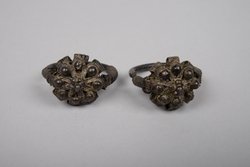 Paar Ohrschmuck für Frauen (Teil eines Schmucksets 21.764 bis 21.769)