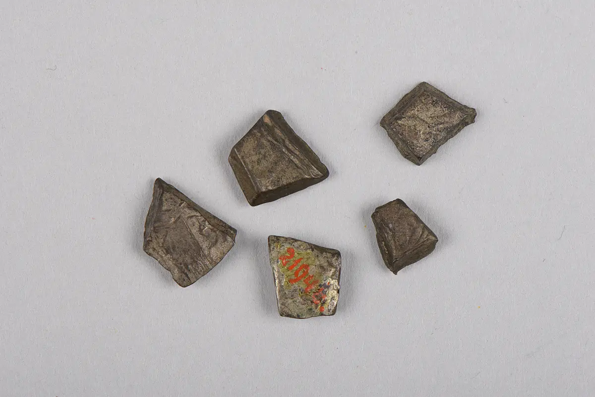 Kleingeschnittene Silbermünzen