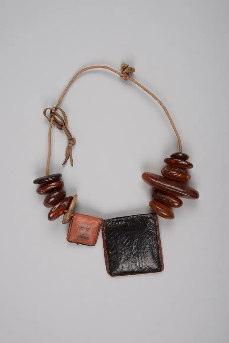 Halskette mit Koransuren (Amulett)