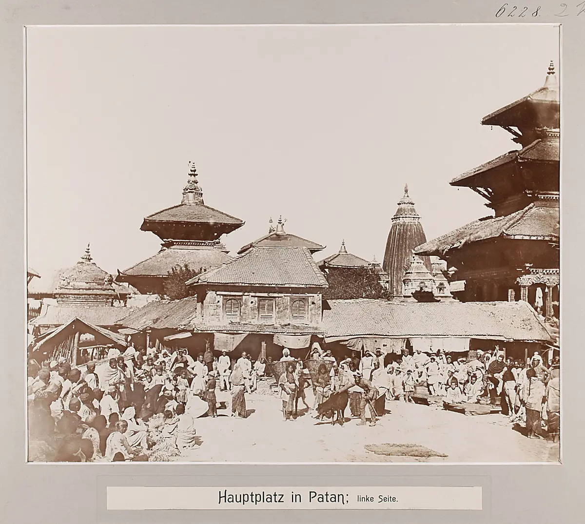 Hauptplatz in Patan; linke Seite