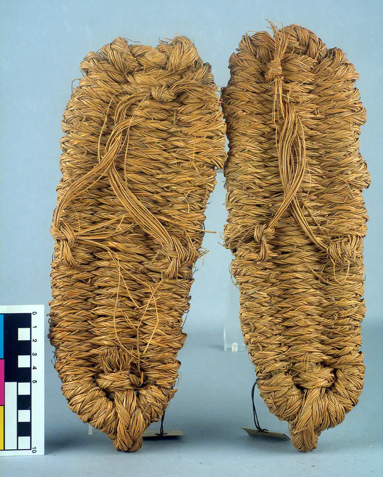 Sandalen aus Halfagras