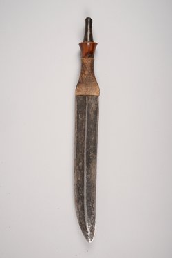 Schwert mit Scheide