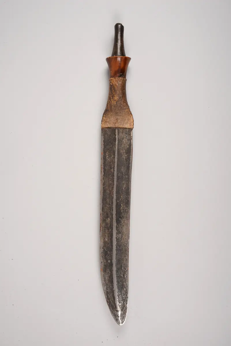 Schwert mit Scheide