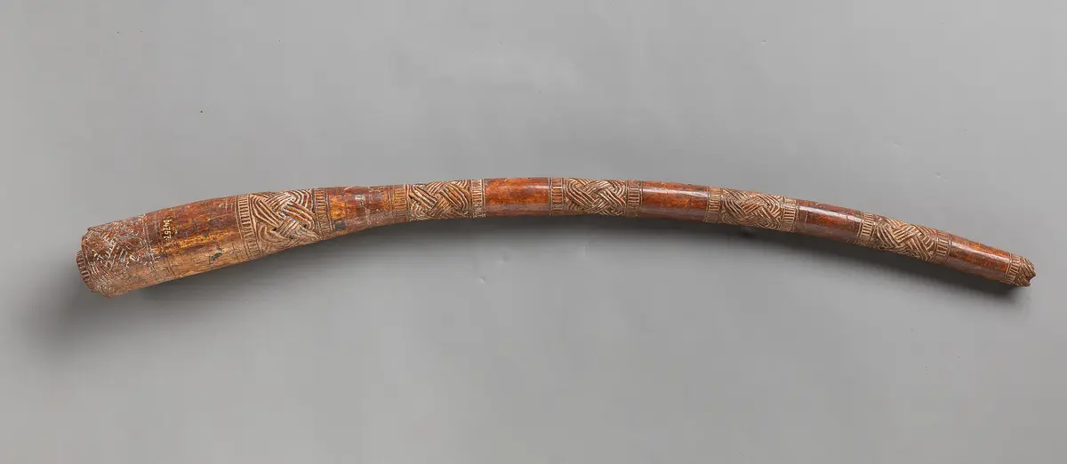Elfenbeinzahn mit Königsmarke