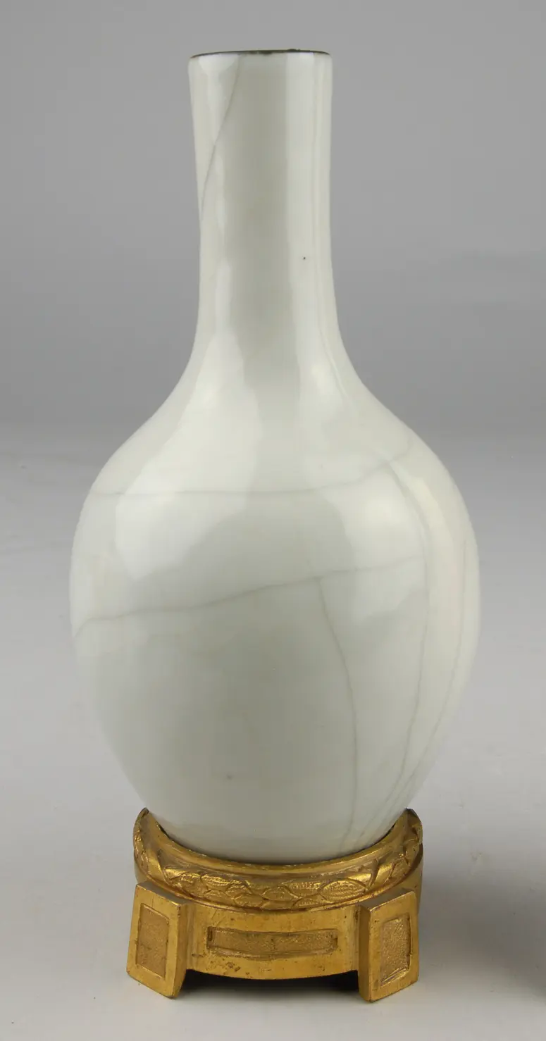 Vase mit europäischer Montierung