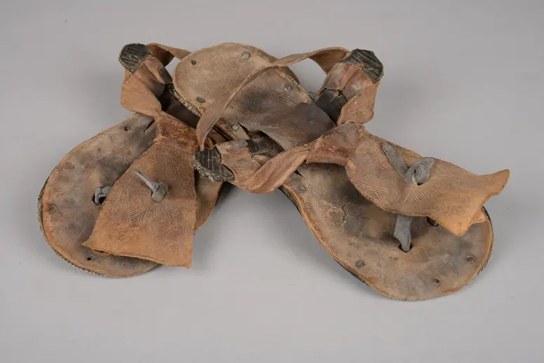 Paar Sandalen