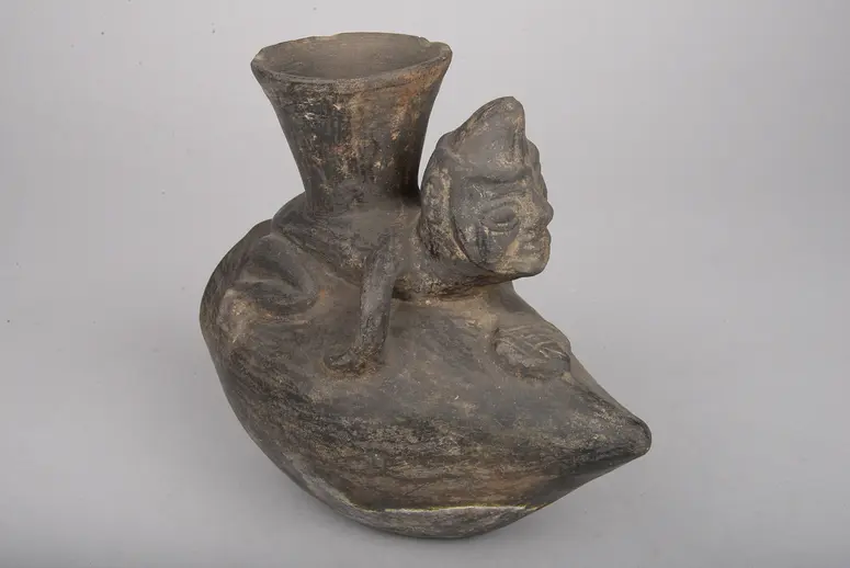 Gefäss mit menschlicher Figur