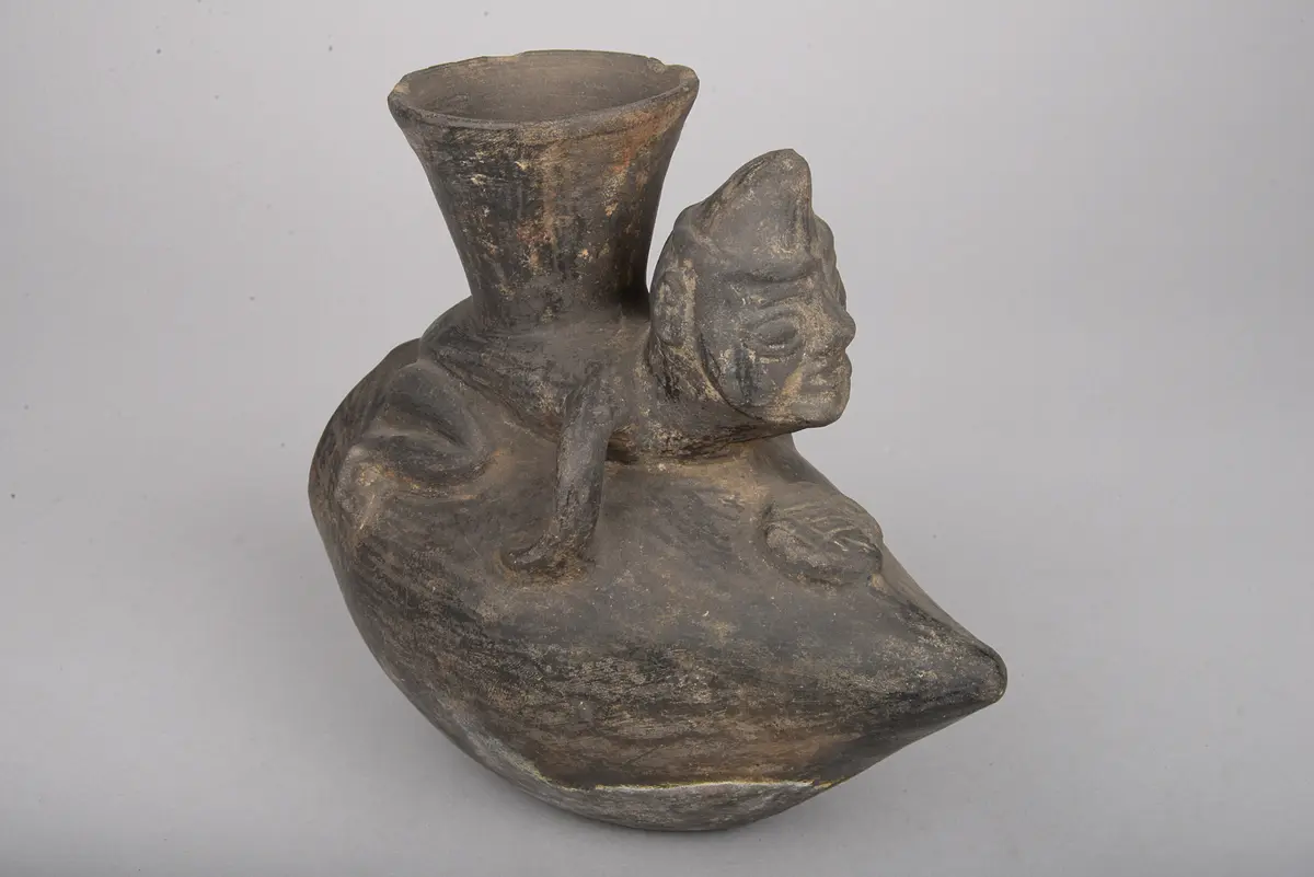 Gefäss mit menschlicher Figur